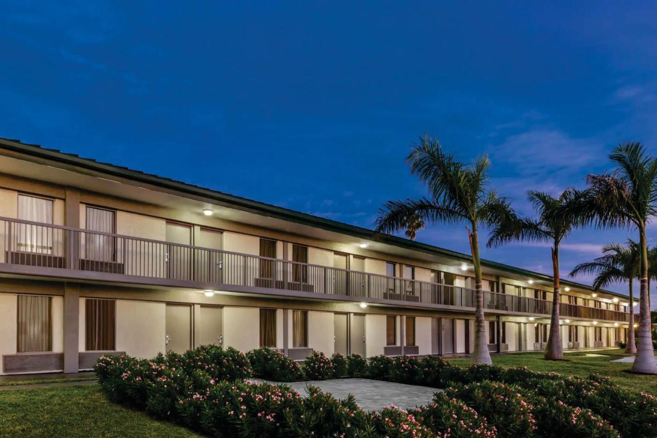 Getaway At The Marina Aparthotel South Bradenton Exterior foto